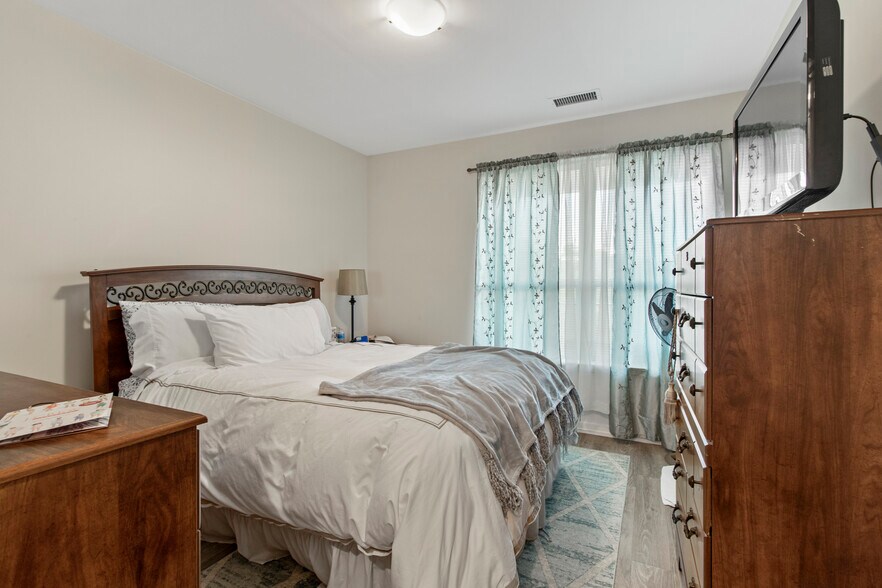 More Photos Of 587 Connecticut Ave, Norwalk Apartments For Sale