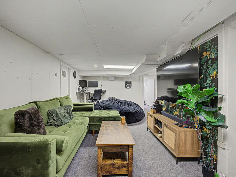 More Photos Of 10423 SE 23RD Ave, Portland Medical For Sale