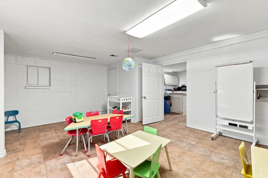 More Photos Of 3508 Shawnee Trl, Fort Worth General Retail For Sale