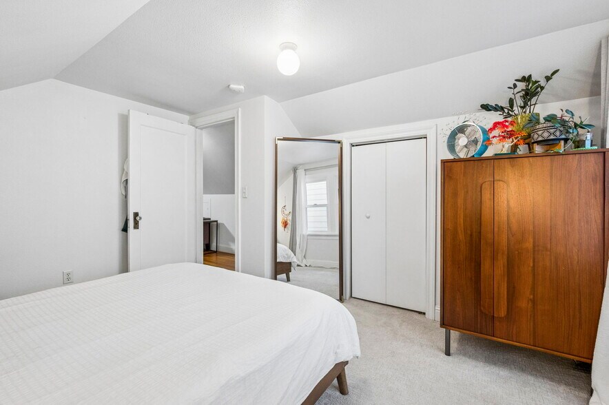 More Photos Of 11020 N Moore Ave, Portland Flex For Sale
