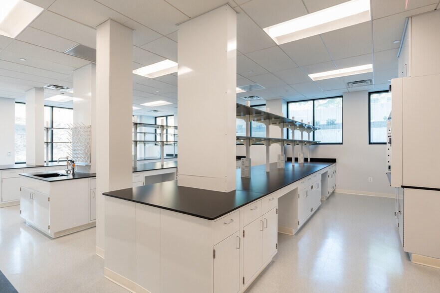 More Photos Of 1450 Research Blvd, Rockville Office For Lease