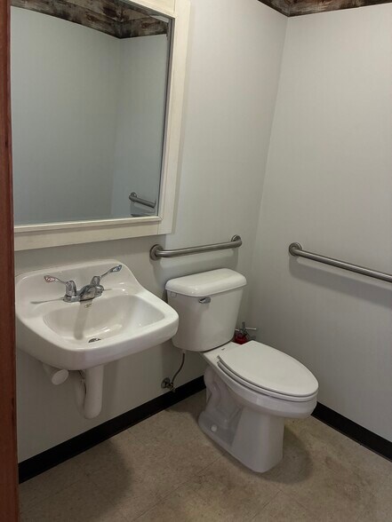 More Photos Of 955 Main St, Grafton Office For Sale