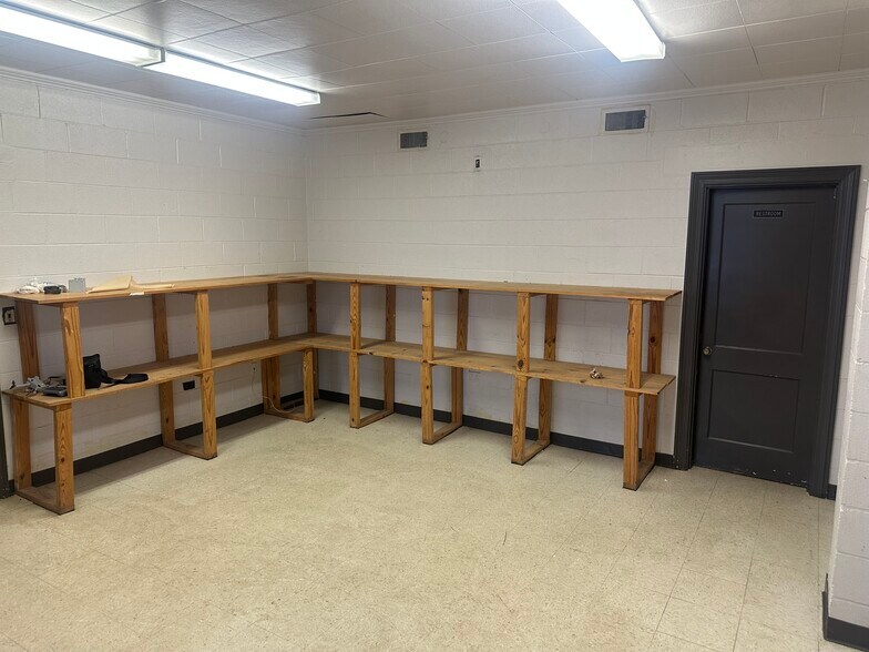 More Photos Of 405 E Church St, Lewisburg Industrial For Sale