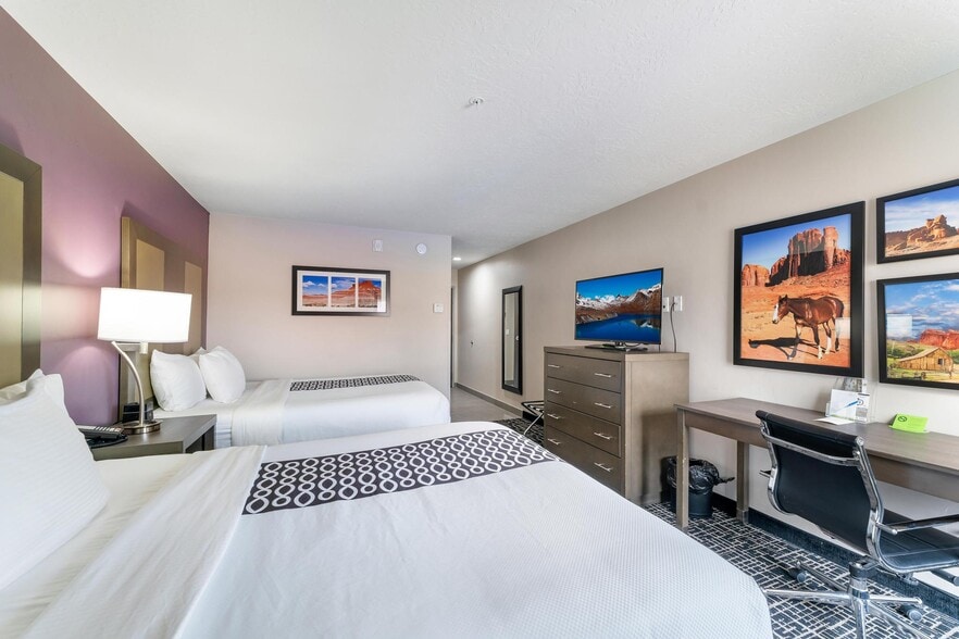 More Photos Of 465 S 100 E, Kanab Hospitality For Sale