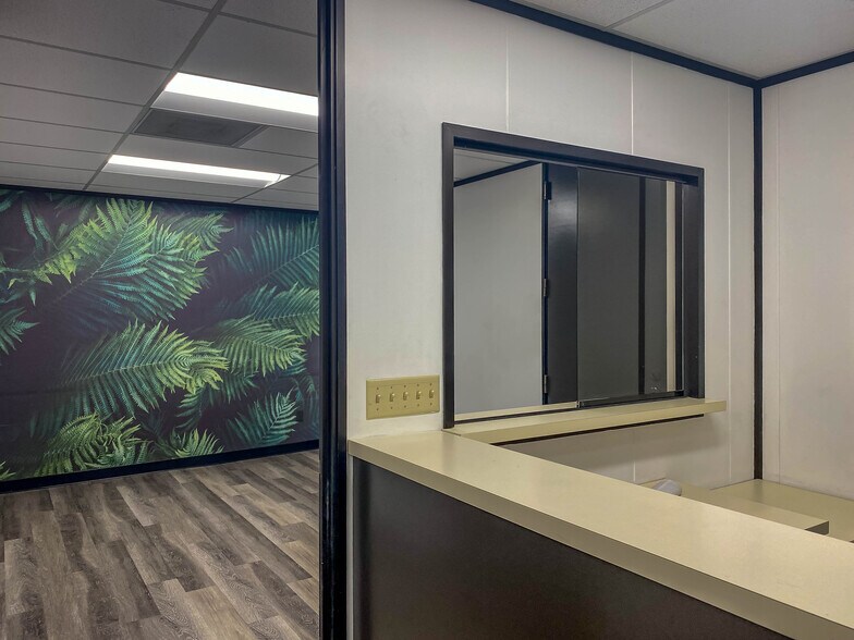 More Photos Of 29525 Canwood St, Agoura Hills Medical For Lease