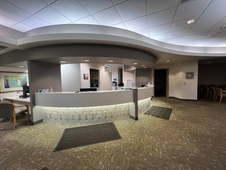 More Photos Of 1875 West Pointe Dr, Oshkosh Medical For Sale