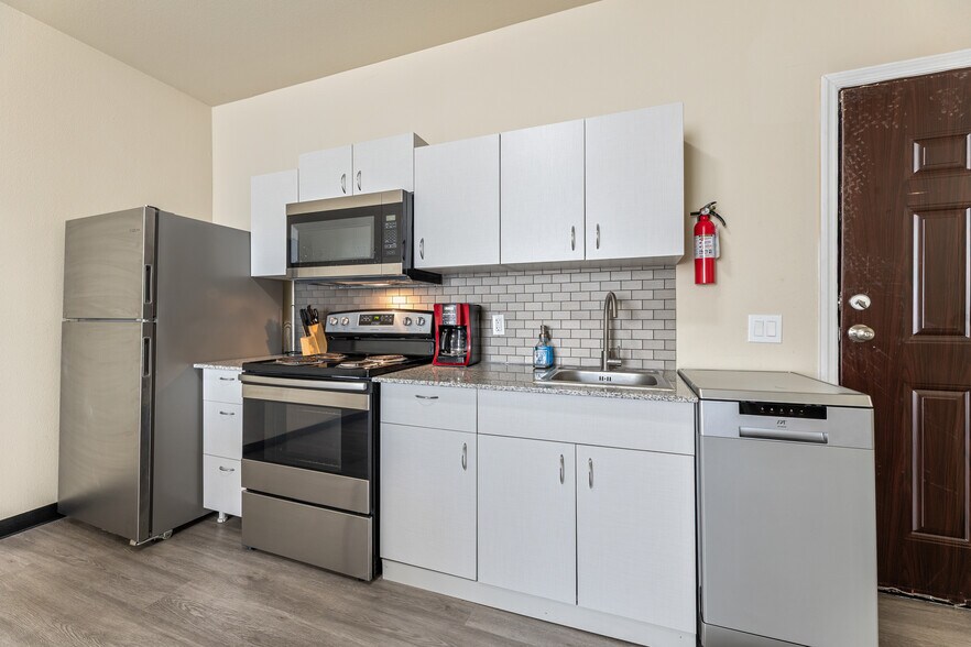 More Photos Of 702 Santee St, Prairie View Apartments For Sale