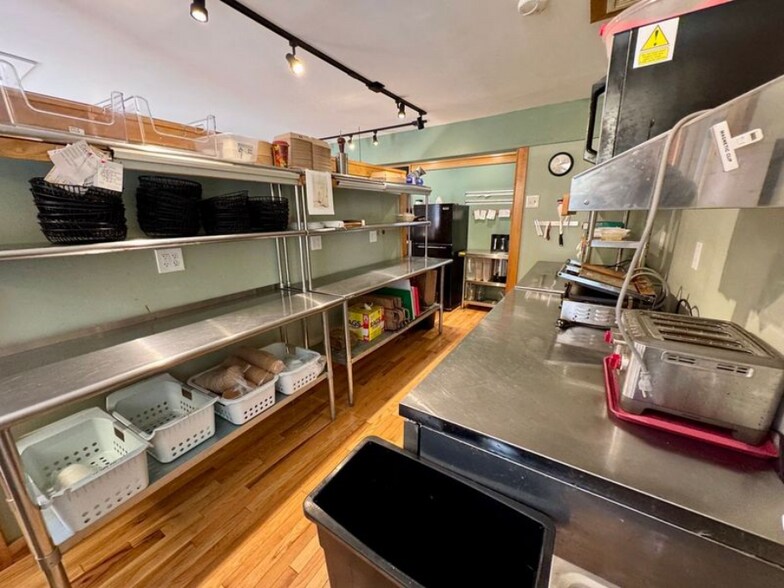 More Photos Of 3052 US-5 Rt, East Thetford Specialty For Sale