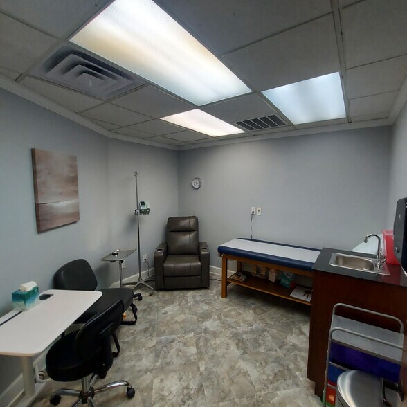 More Photos Of 6112-6122 E 61st St, Tulsa Medical For Sale