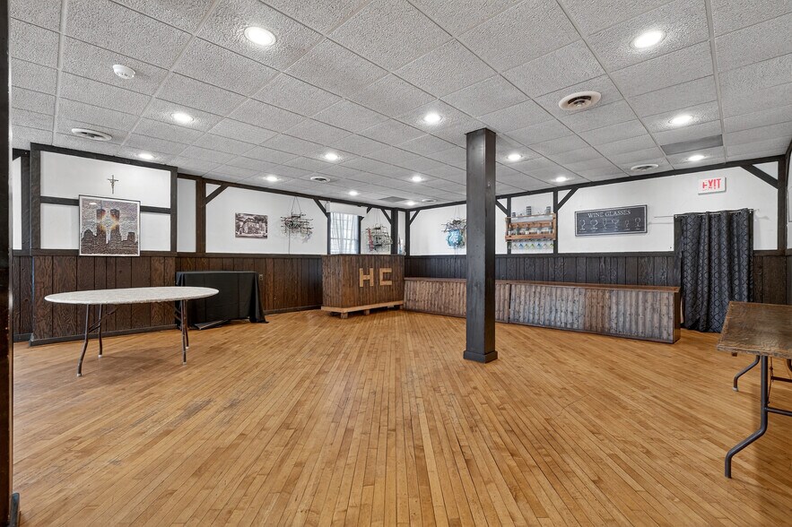 More Photos Of 671-673 Broadway, Bayonne Bar For Sale