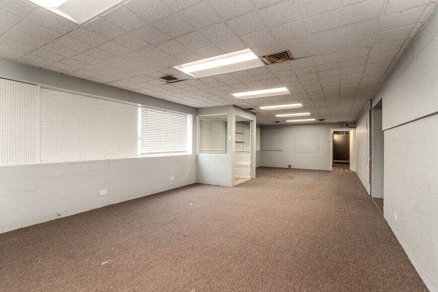 More Photos Of 828 E Main St, Carbondale General Retail For Sale