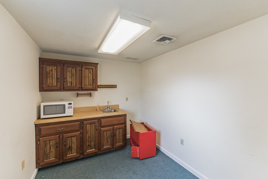 More Photos Of 34 Academy Hill Rd, Plainfield Office For Sale