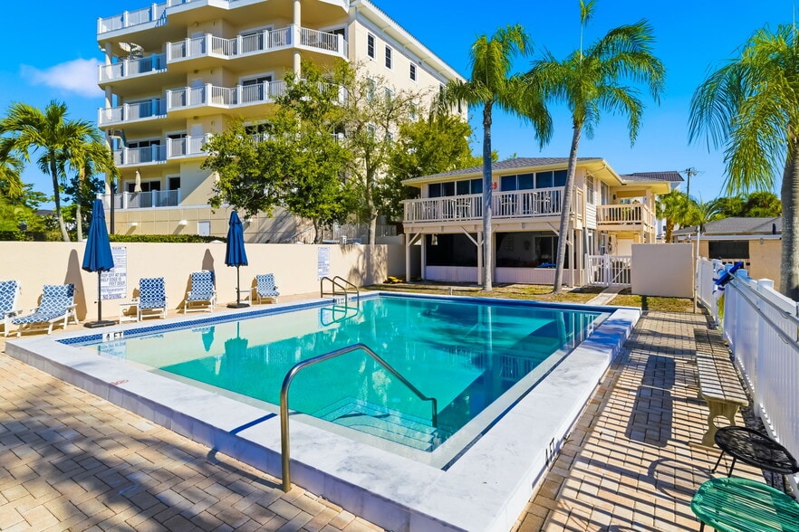 More Photos Of 9022 Midnight Pass Rd, Sarasota Apartments For Sale