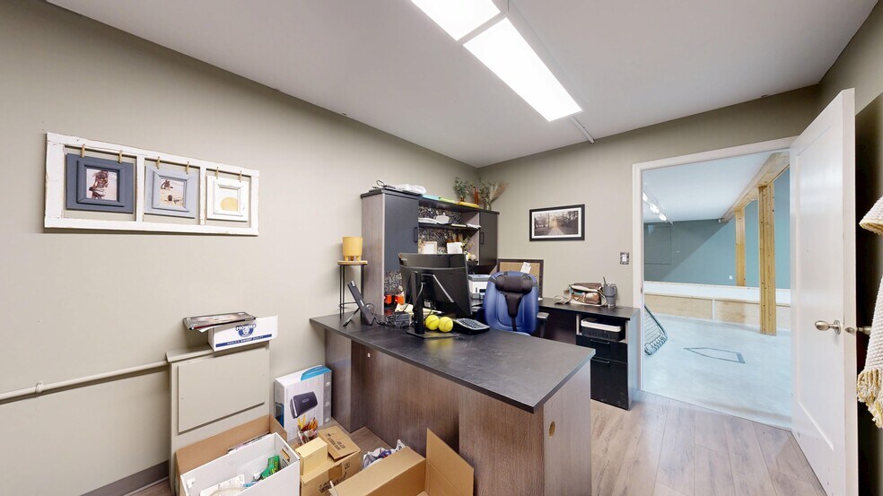 More Photos Of 4902 51 Av, Stettler Freestanding For Lease