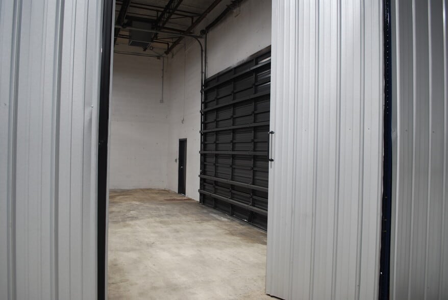 More Photos Of 1100 25th St, West Palm Beach Warehouse For Lease