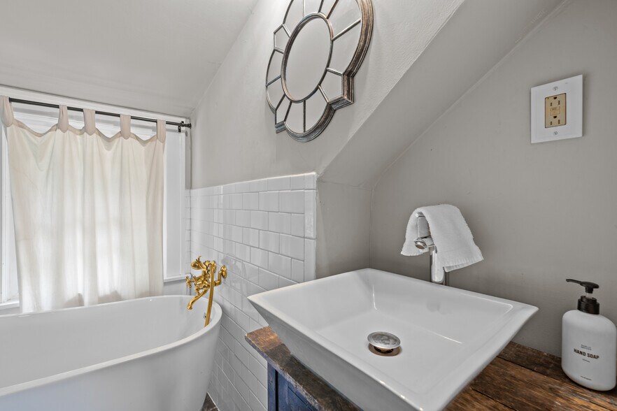 More Photos Of 1231 Boissevain Ave, Norfolk General Retail For Sale
