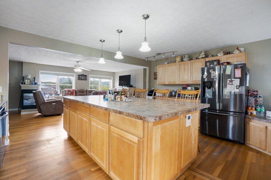 More Photos Of 6 Sanderson St, Hayesville Flex For Sale