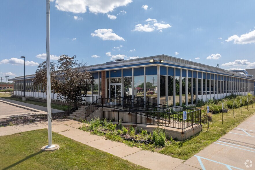 More Photos Of 12001 Farmington Rd, Livonia Warehouse For Lease