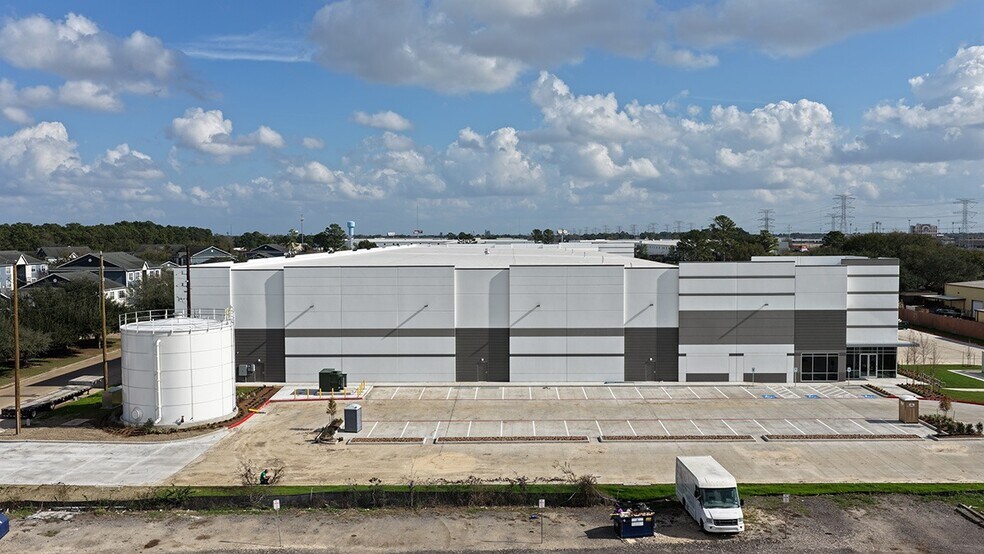 More Photos Of 10616 Tower Oaks Blvd, Houston Distribution For Sale