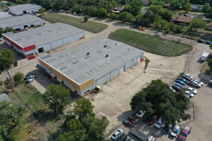 More Photos Of 10630 Joseph Clayton Dr, Austin Service For Lease