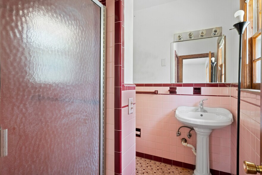 More Photos Of 6041 Indian River Rd, Virginia Beach Office Residential For Sale