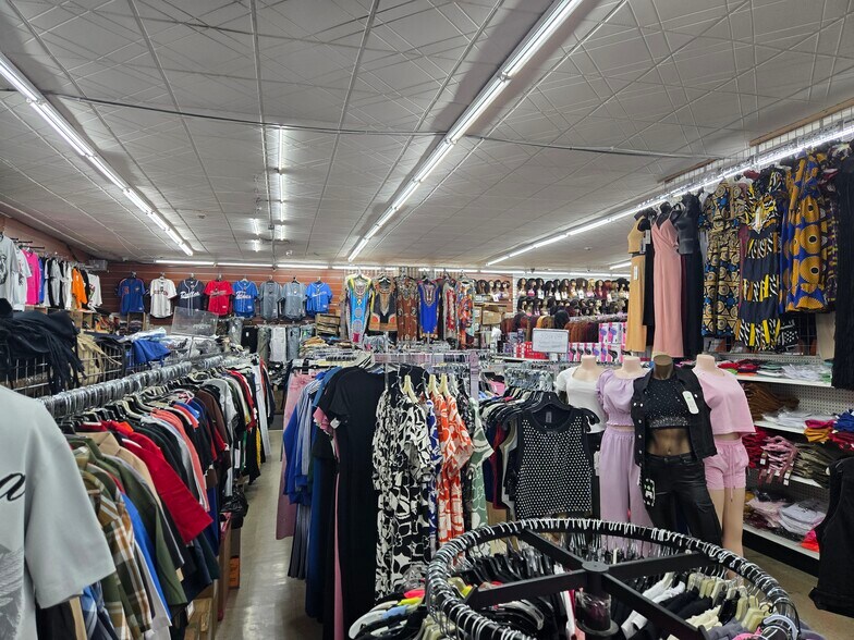 More Photos Of 354 N Chicago St, Joliet Freestanding For Sale