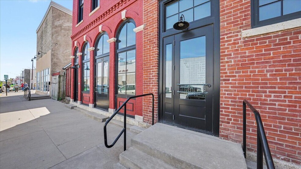 More Photos Of 102 Walnut St, Winona Office Residential For Sale