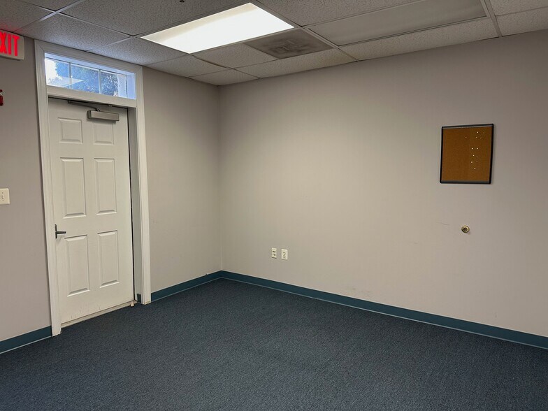 More Photos Of 4004 Genesee Pl, Woodbridge Medical For Lease