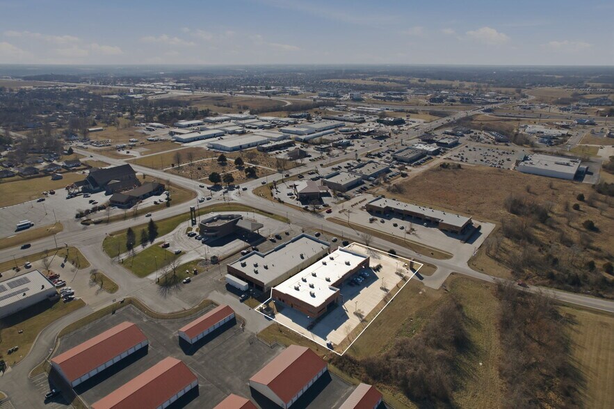 More Photos Of 5540-5550 N Farmer Branch Rd, Ozark General Retail For Sale