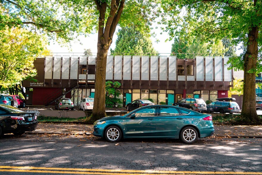More Photos Of 200 NE 20th Ave, Portland Office For Sale