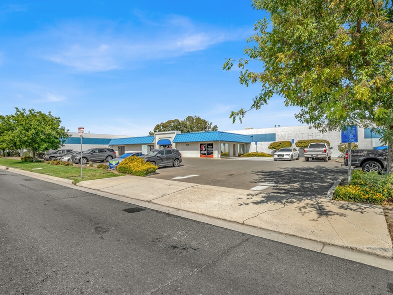 More Photos Of 5645 E Clinton Ave, Fresno Manufacturing For Lease