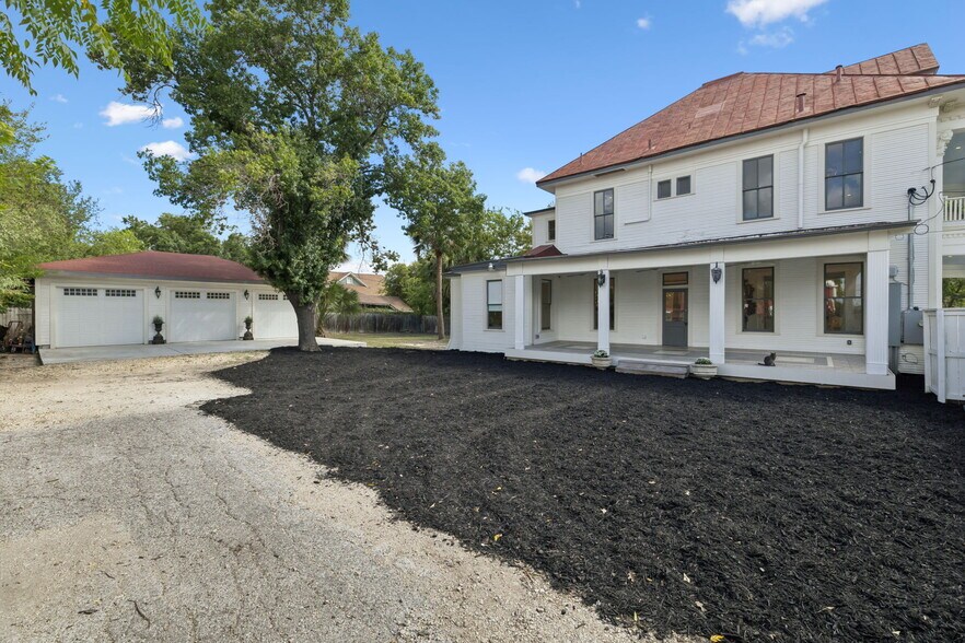 More Photos Of 321 E Dewey Pl, San Antonio Office For Sale