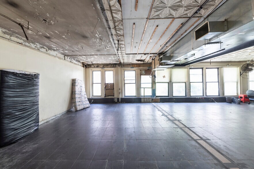 More Photos Of 39 Eldridge St, New York Office Residential For Sale