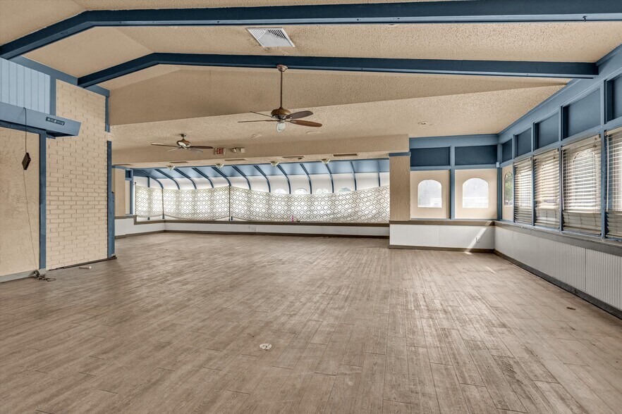 More Photos Of 235 E Gibson St, Jasper Restaurant For Lease