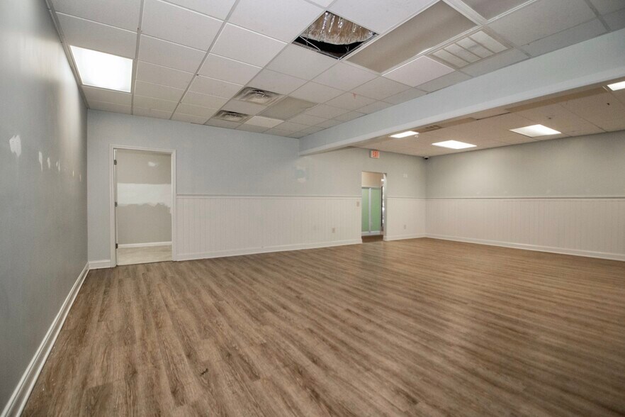 More Photos Of 285 N Main St, Troutman General Retail For Lease