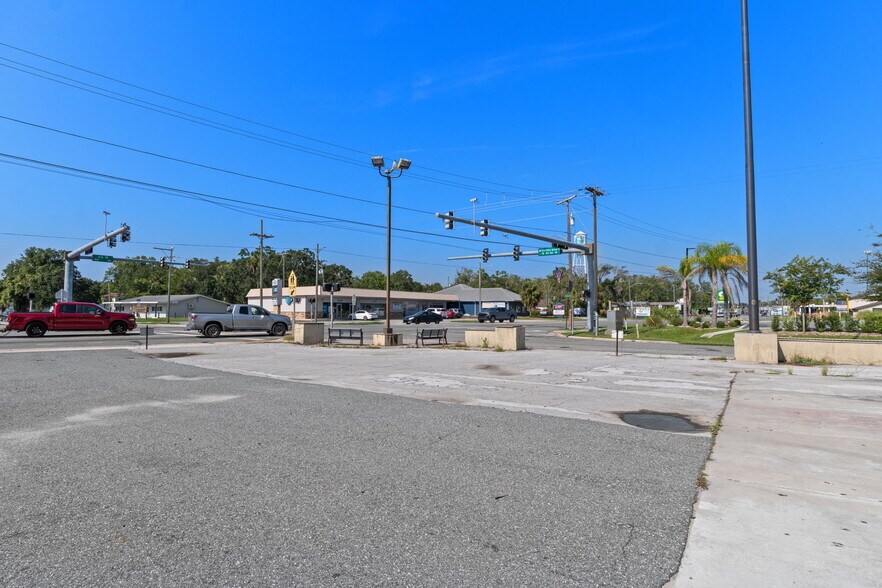 More Photos Of 669 NE Us Highway 19, Crystal River General Retail For Sale