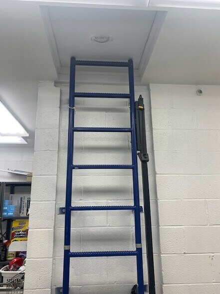 More Photos Of 60 Millstone Rd, Somerset Light Distribution For Lease