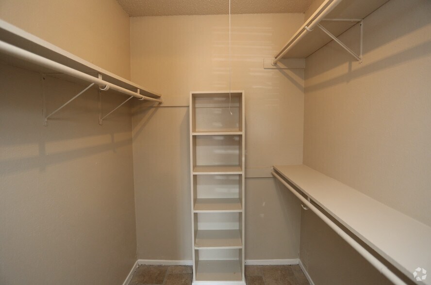 More Photos Of 504 Dudley Cir, Arlington Apartments For Sale