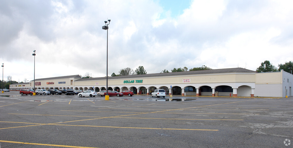 Primary Photo Of 427-525 S Memorial Dr, New Castle General Retail For Sale