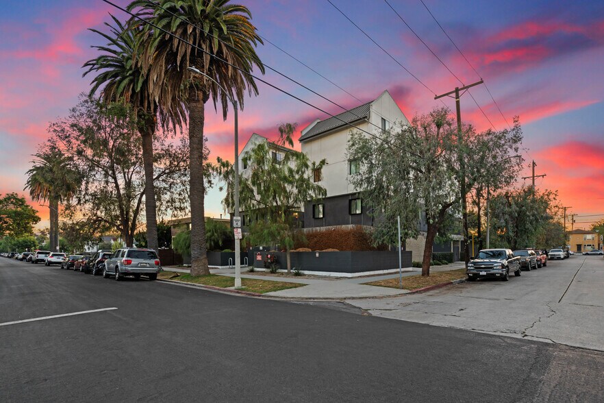 More Photos Of 2301 S Cloverdale Ave, Los Angeles Apartments For Sale