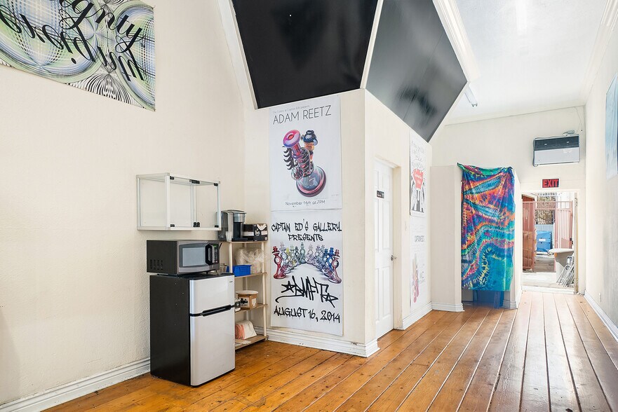 More Photos Of 7011 Reseda Blvd, Reseda Storefront For Sale