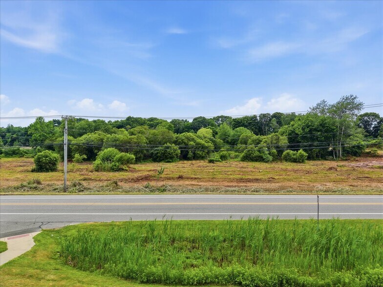 More Photos Of 16 Stonington Rd, Mystic Storefront For Sale