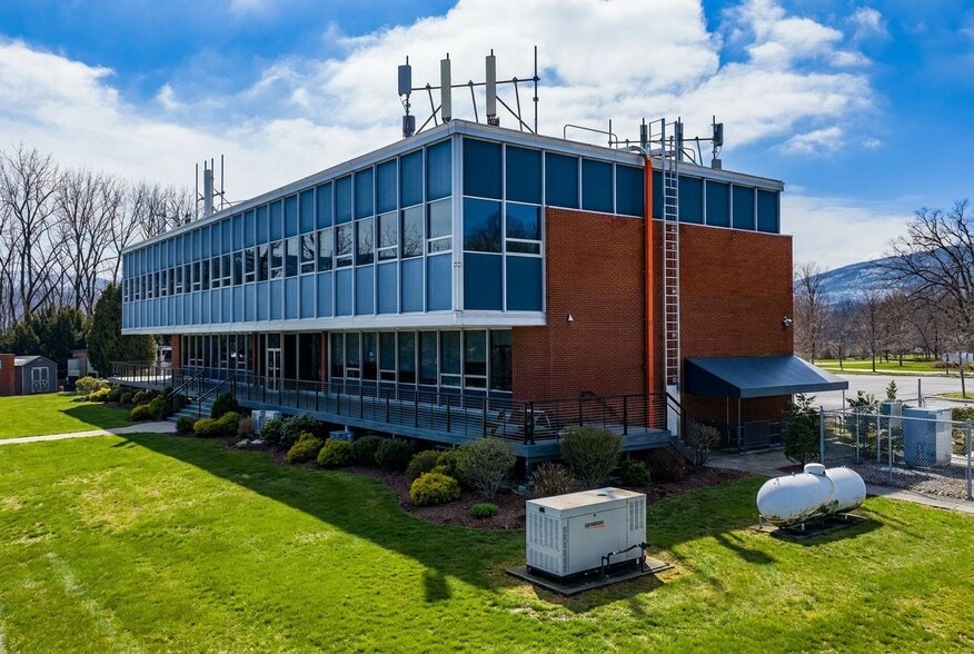 More Photos Of 70 Pleasant Hill Rd, New Windsor Township Office For Sale
