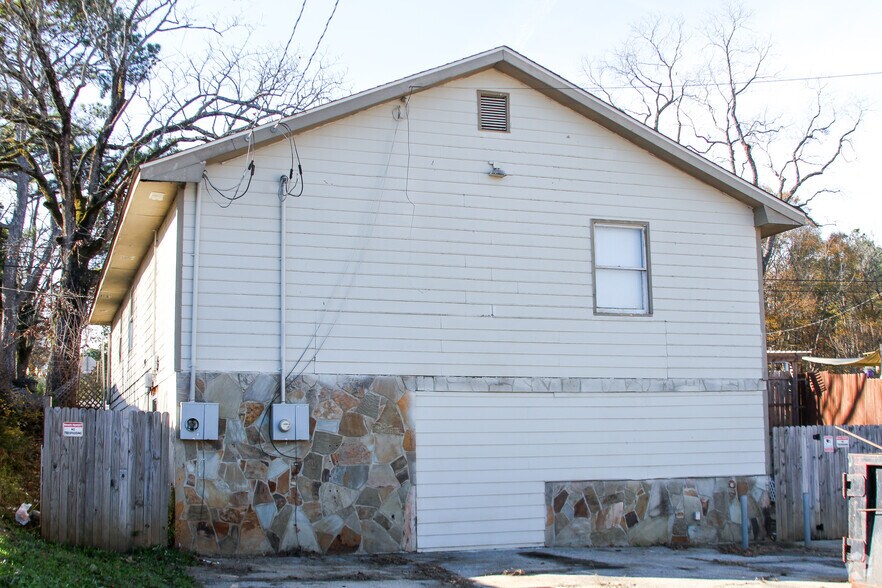 More Photos Of 6135 Petty St SW, Covington General Retail For Sale