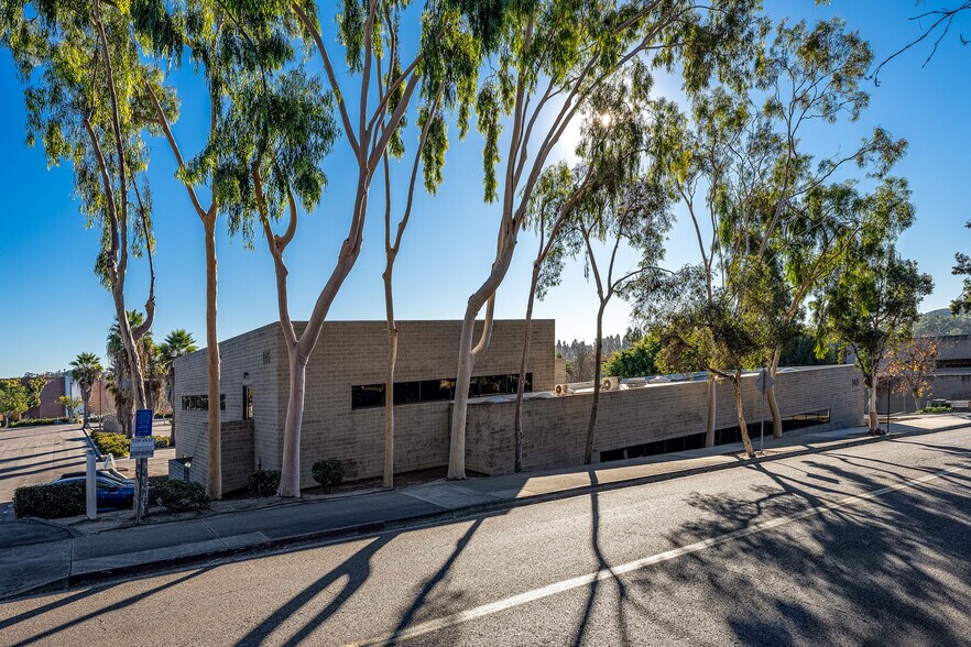 More Photos Of 145 Thunder Dr, Vista Medical For Sale