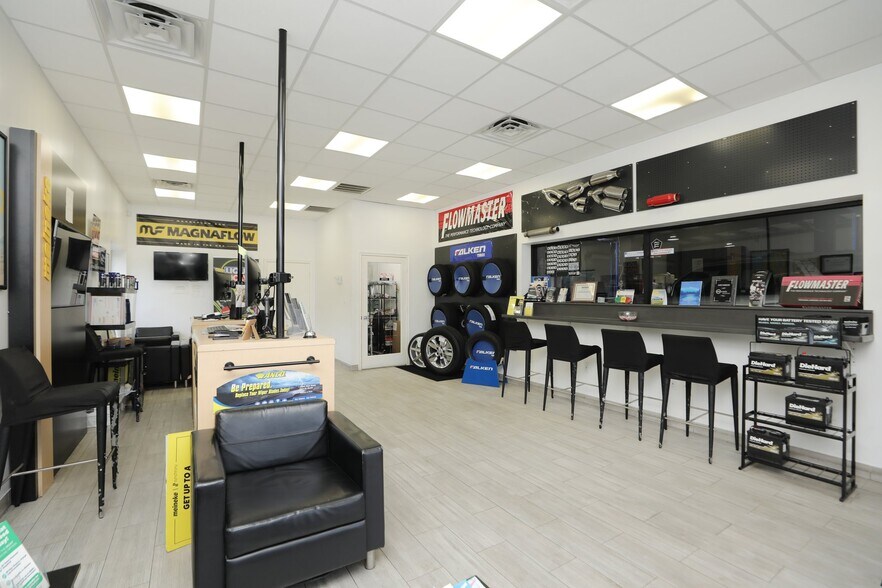 More Photos Of 17711 Old Louetta Rd, Houston Auto Repair For Lease
