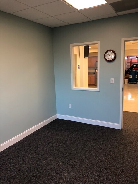 More Photos Of 8761 Virginia Meadows Dr, Manassas Warehouse For Lease