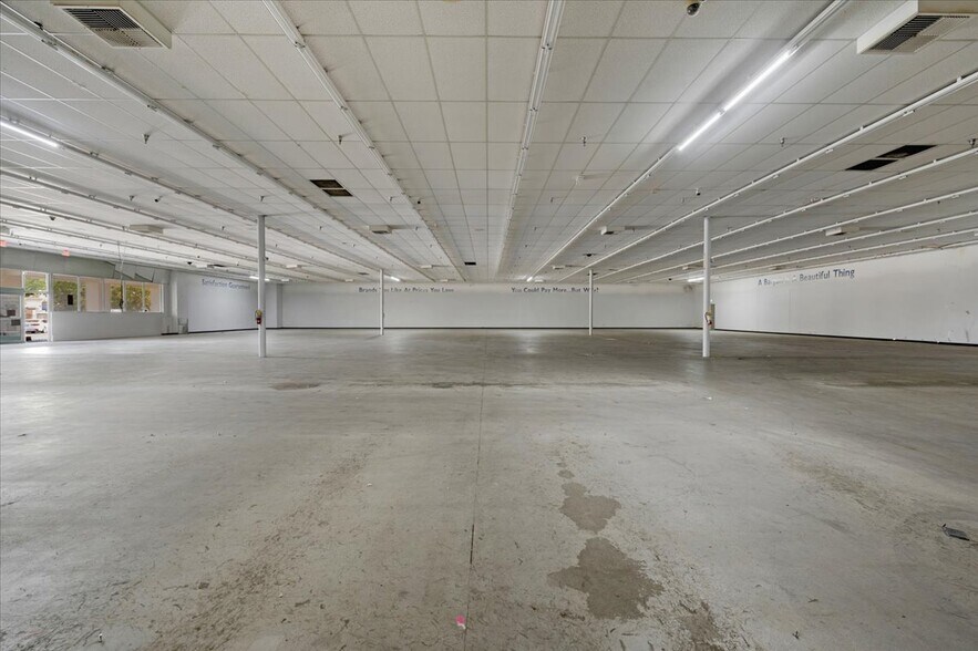 More Photos Of 580 N 11th Ave, Hanford Freestanding For Lease