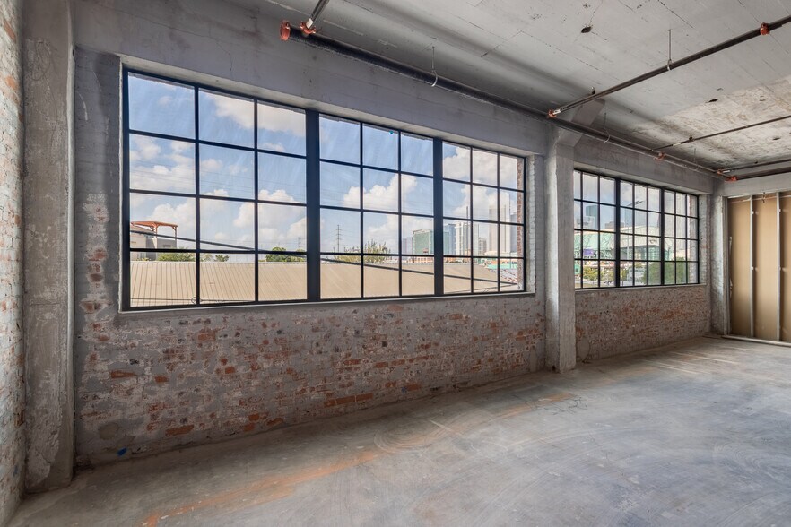 More Photos Of 2301 Commerce St, Houston Loft Creative Space For Lease