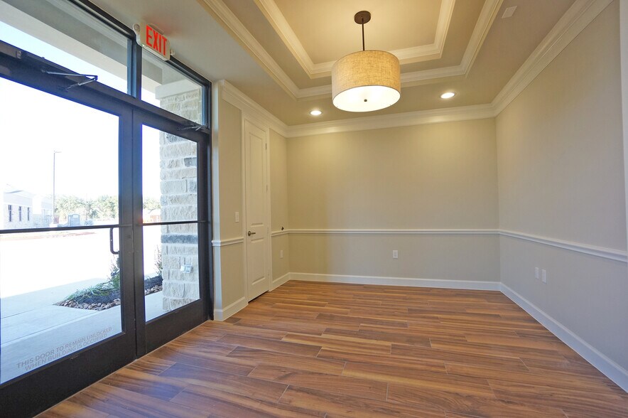 More Photos Of 633 E Fernhurst Dr, Katy Medical For Lease